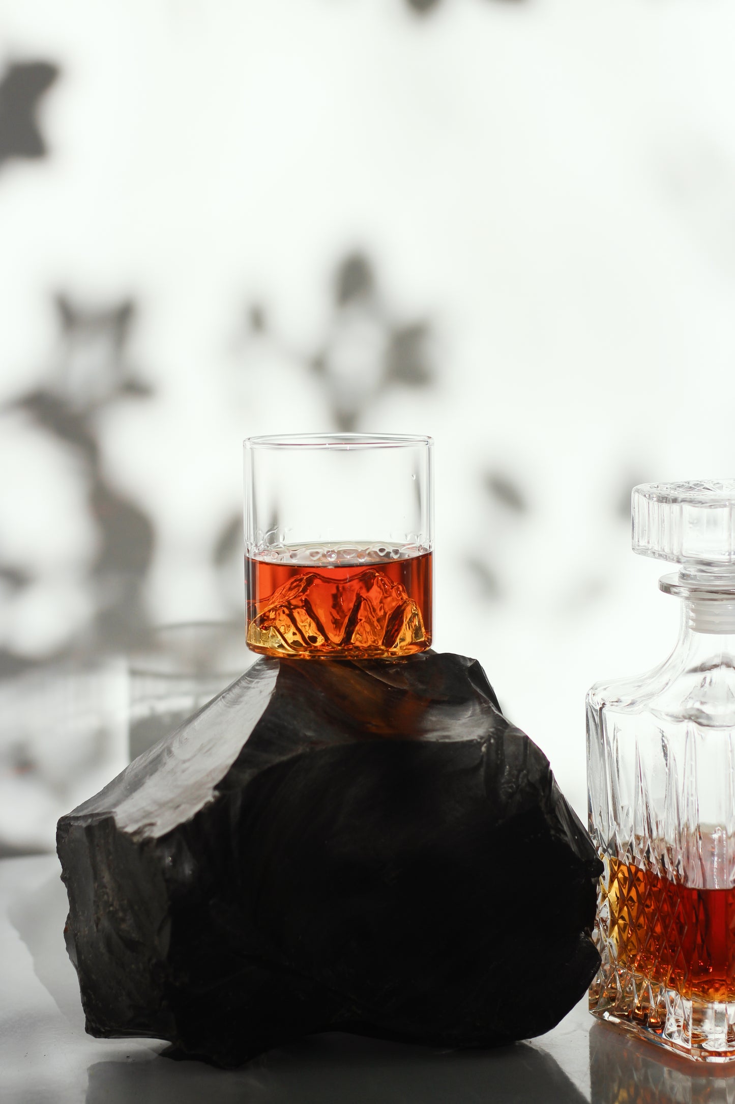 The Khustup Mountain Glass —The Legend of Syunik